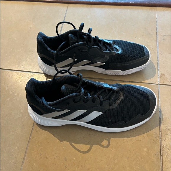 Adidas Tennis Shoes - Picture 5 of 9